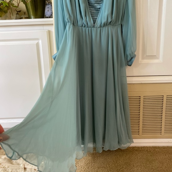 Sea foam cocktail dress with poet sleeves - Picture 2 of 6